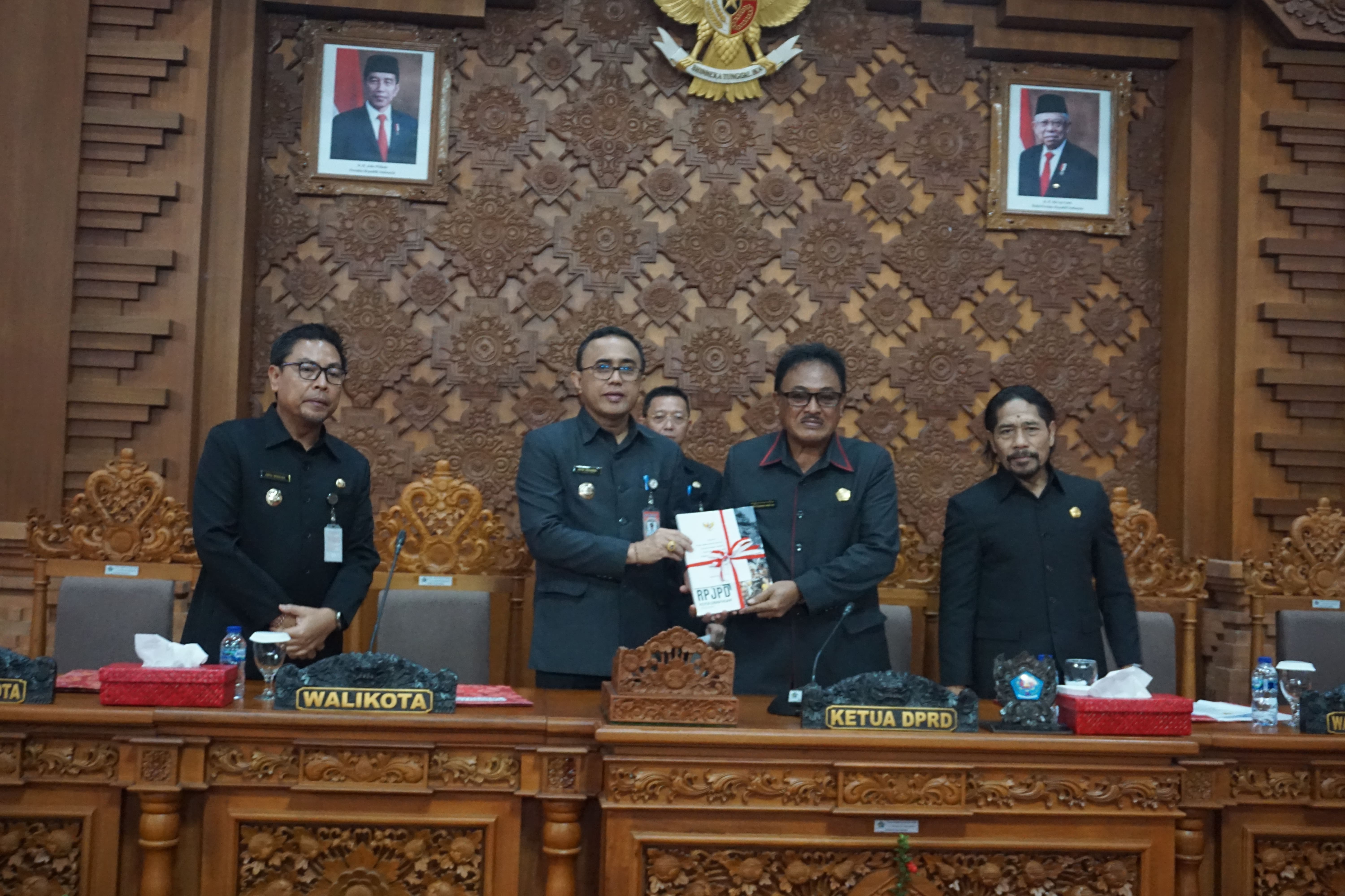 SIDANG PARIPURNA KE 8 DPRD KOTA DENPASAR: PENYAMPAIAN RANPERDA TENTANG RPJPD KOTA DENPASAR 