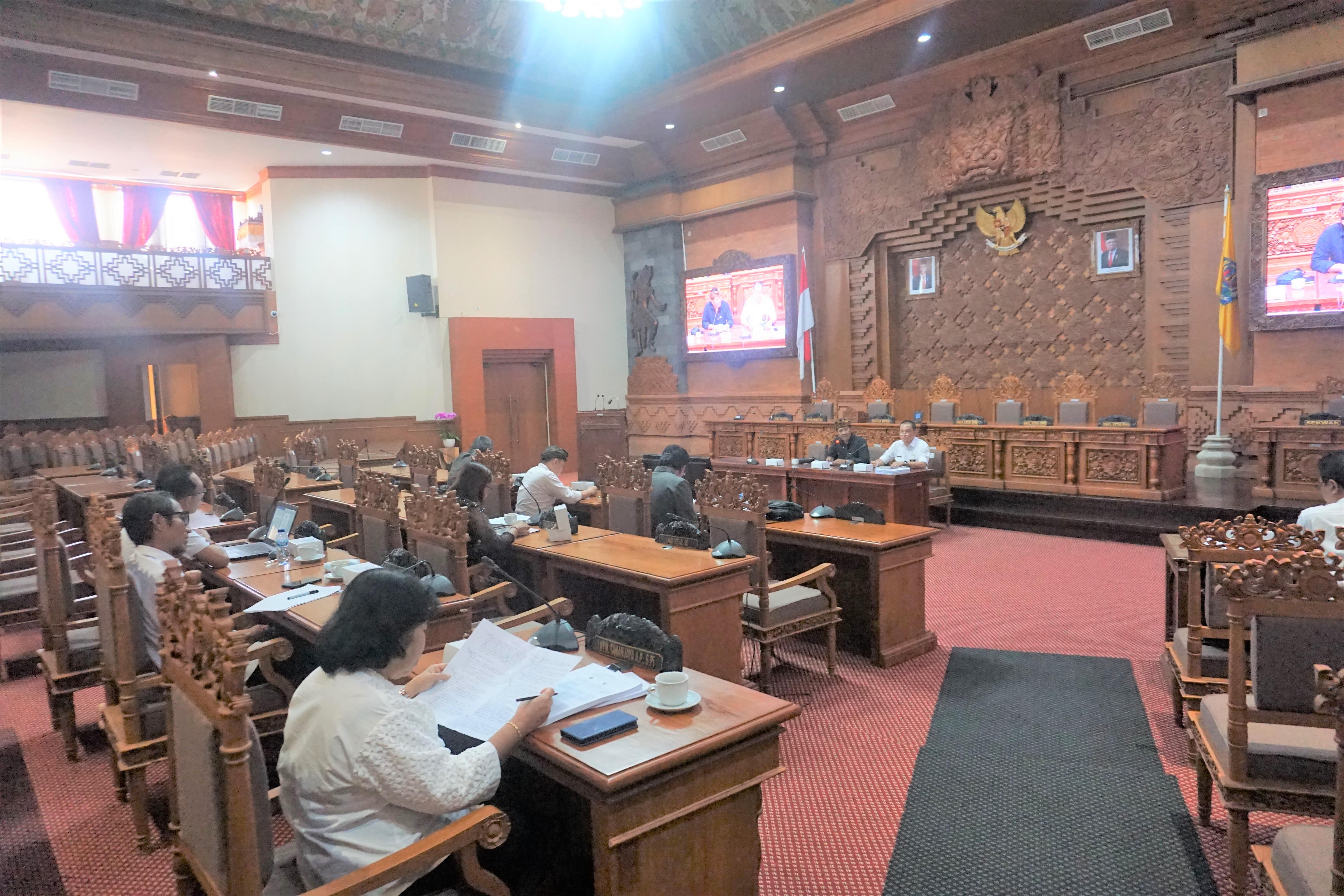 PANSUS XXXI UNDANG PERANGKAT DAERAH TERKAIT BAHAS RAPERDA PENYELENGGARAAN BANGUNAN GEDUNG