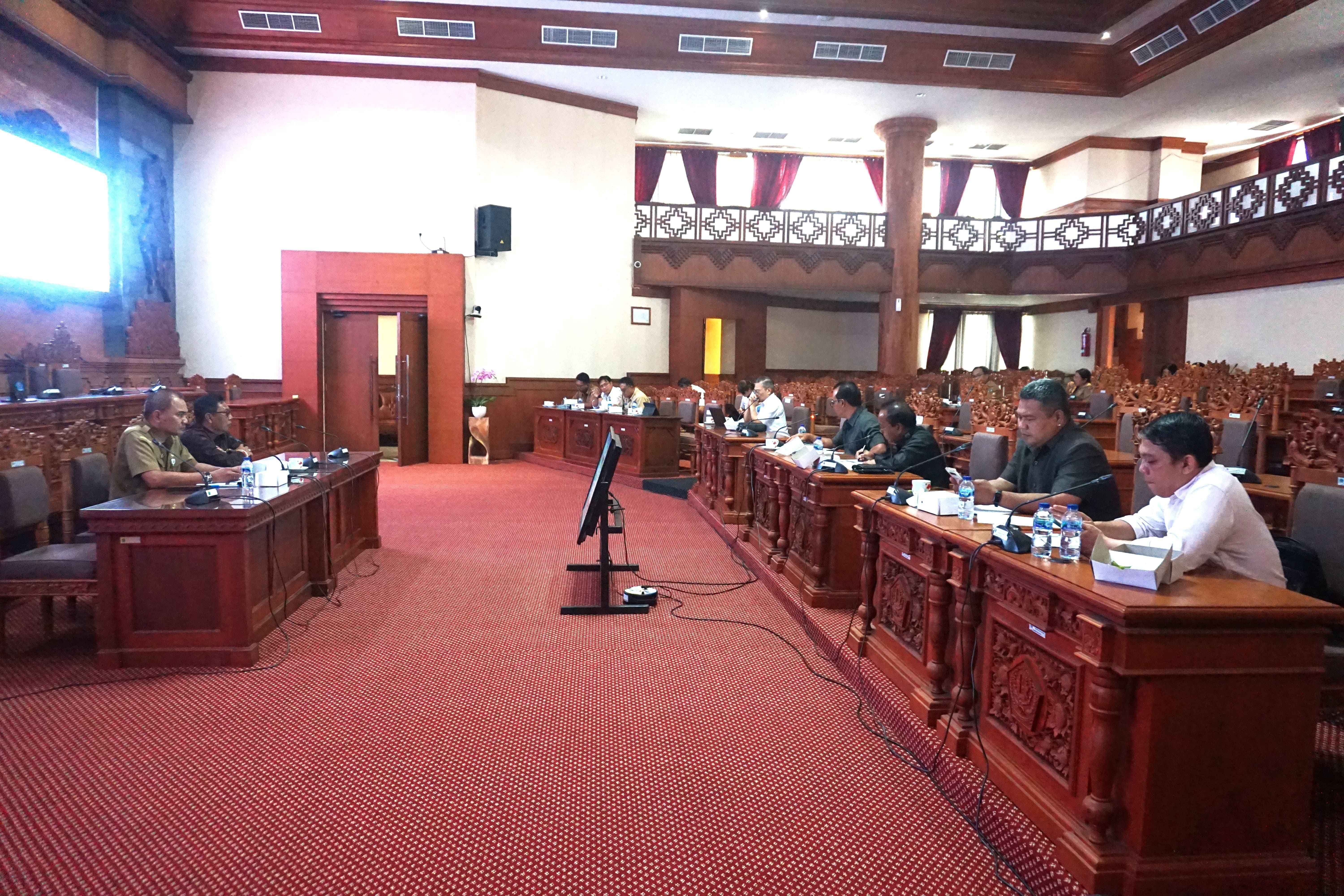 KOMISI III DPRD KOTA DENPASAR MINTA BALI CMPP TEPATI JANJI SOAL PENGELOLAAN SAMPAH 3 TPST DI KOTA DE