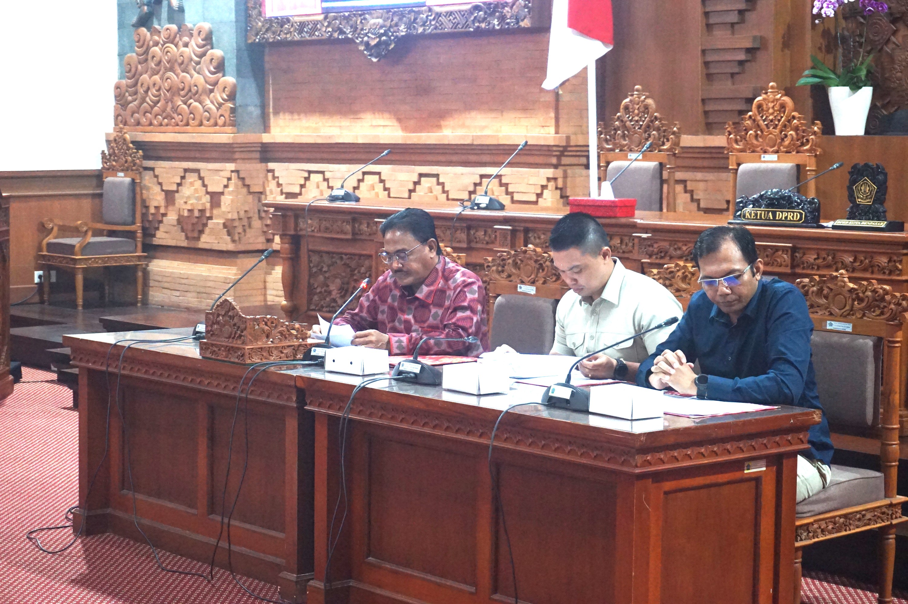 RAPAT BANMUS DPRD KOTA DENPASAR PENETAPAN JADWAL DEWAN BULAN FEBRUARI 2025