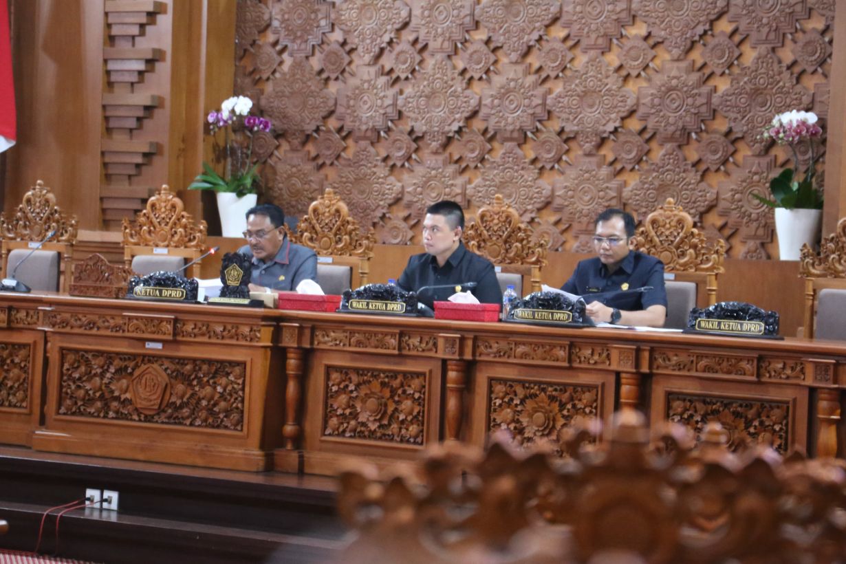 RAPAT PARIPURNA KE-1 MENETAPKAN PERUBAHAN JADWAL DEWAN BULAN JANUARI 2025