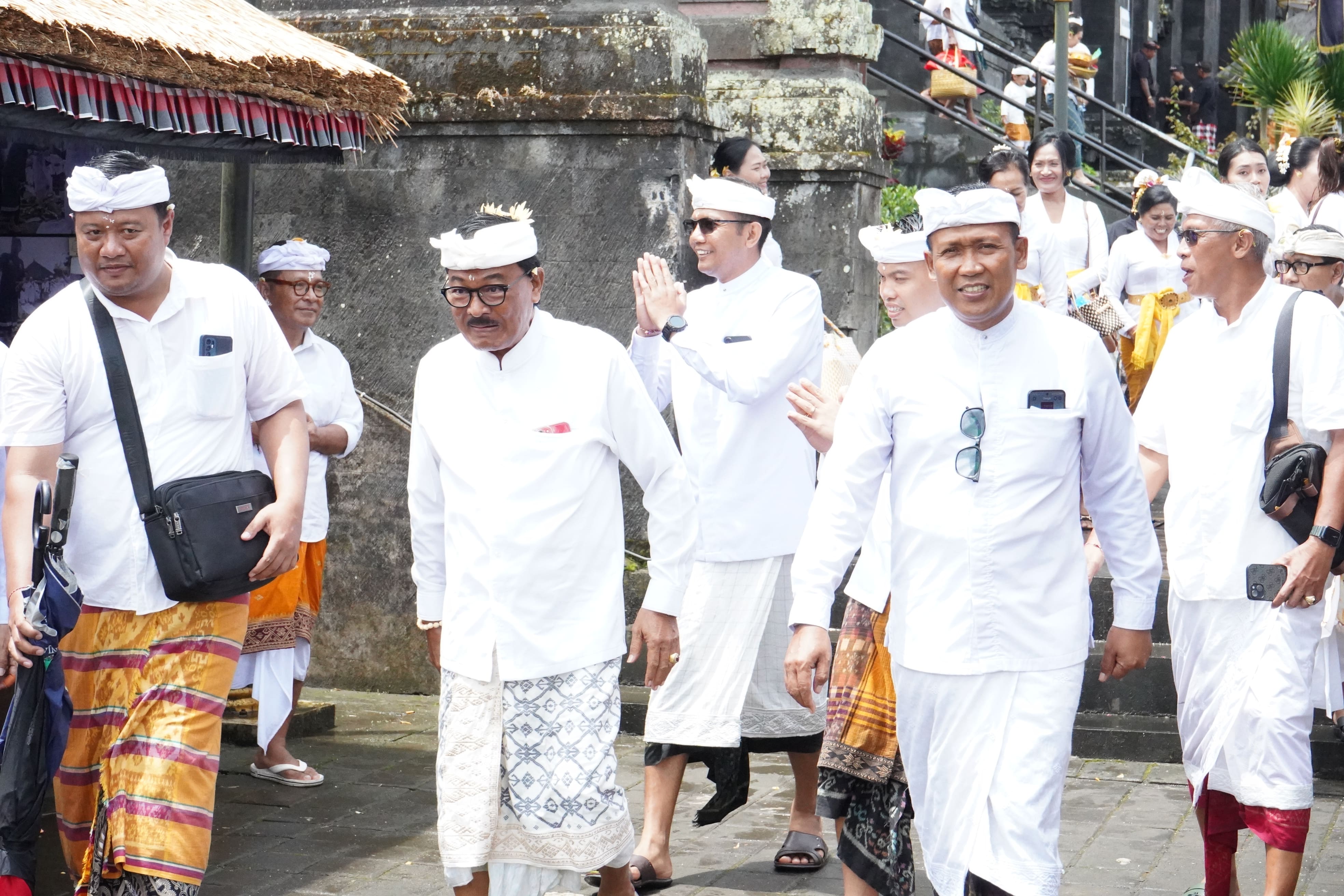 BHAKTI PENGANYAR KE BESAKIH 