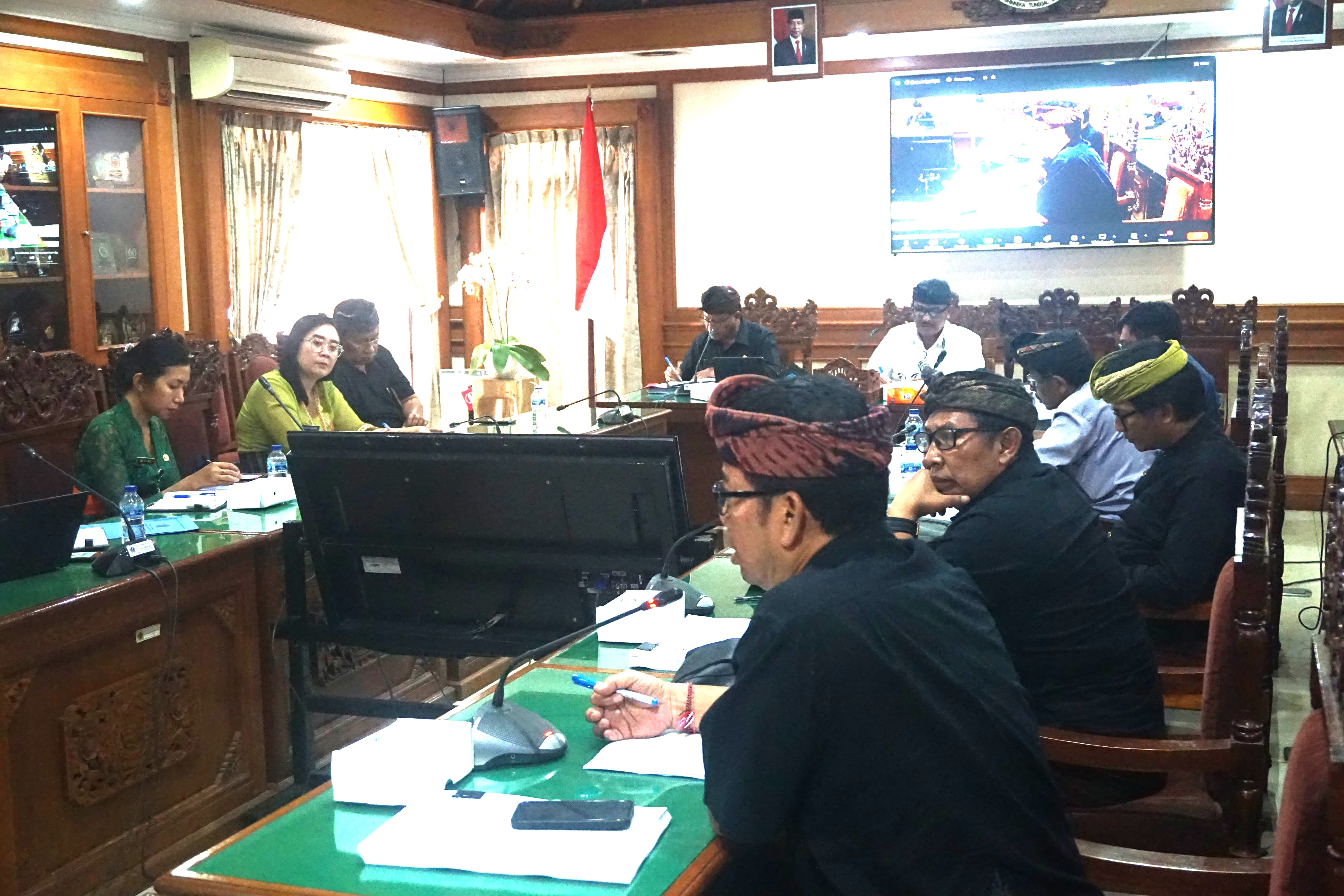 BADAN ANGGARAN DPRD KOTA DENPASAR DAN TAPD BAHAS TINDAK LANJUT TERHADAP HASIL EVALUASI GUBERNUR BALI TENTANG RANPERDA APBD KOTA DENPASAR TAHUN ANGGARAN 2024