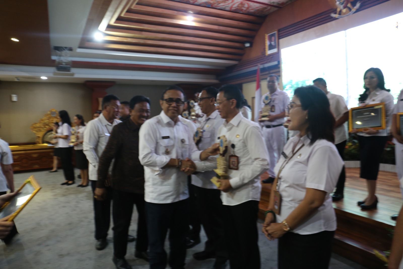 SEKRETARIAT DPRD KOTA DENPASAR TERIMA ANUGERAH KIPRAH TAHUN 2024 MELALUI INOVASI SEJUKMU “SISTEM ELEKTRONIK KUNJUNGAN KERJA TAMU”