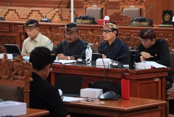 BANGGAR–TAPD DENPASAR BAHAS TINDAK LANJUT EVALUASI GUBERNUR ATAS RANPERDA APBD 2026