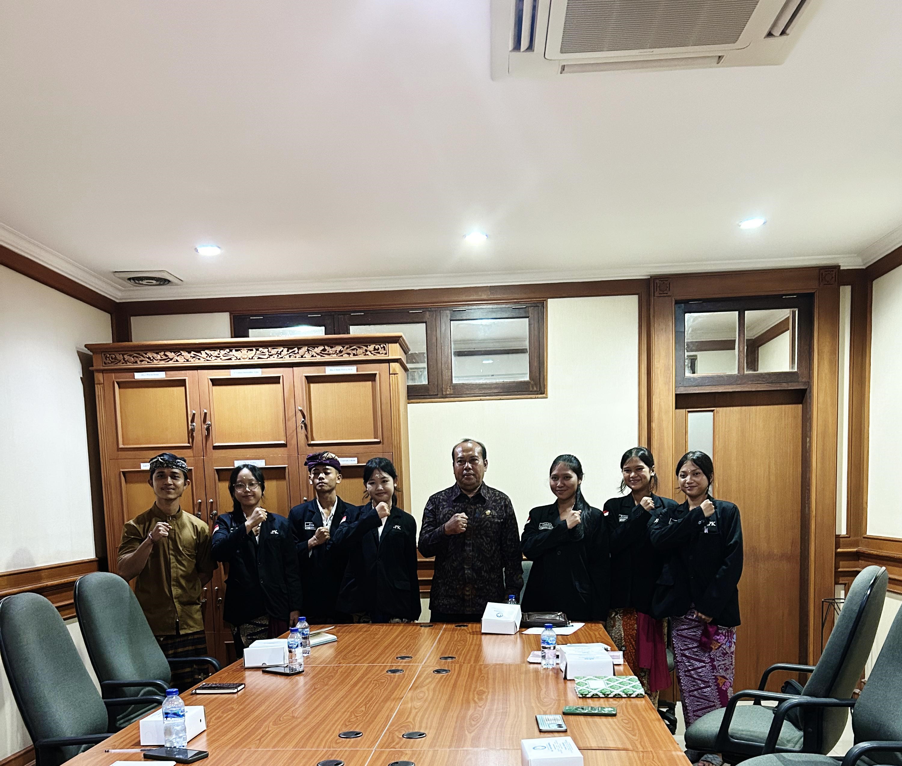 KETUA KOMISI IV DPRD KOTA DENPASAR TERIMA AUDENSI MPK SMK 2 DENPASAR