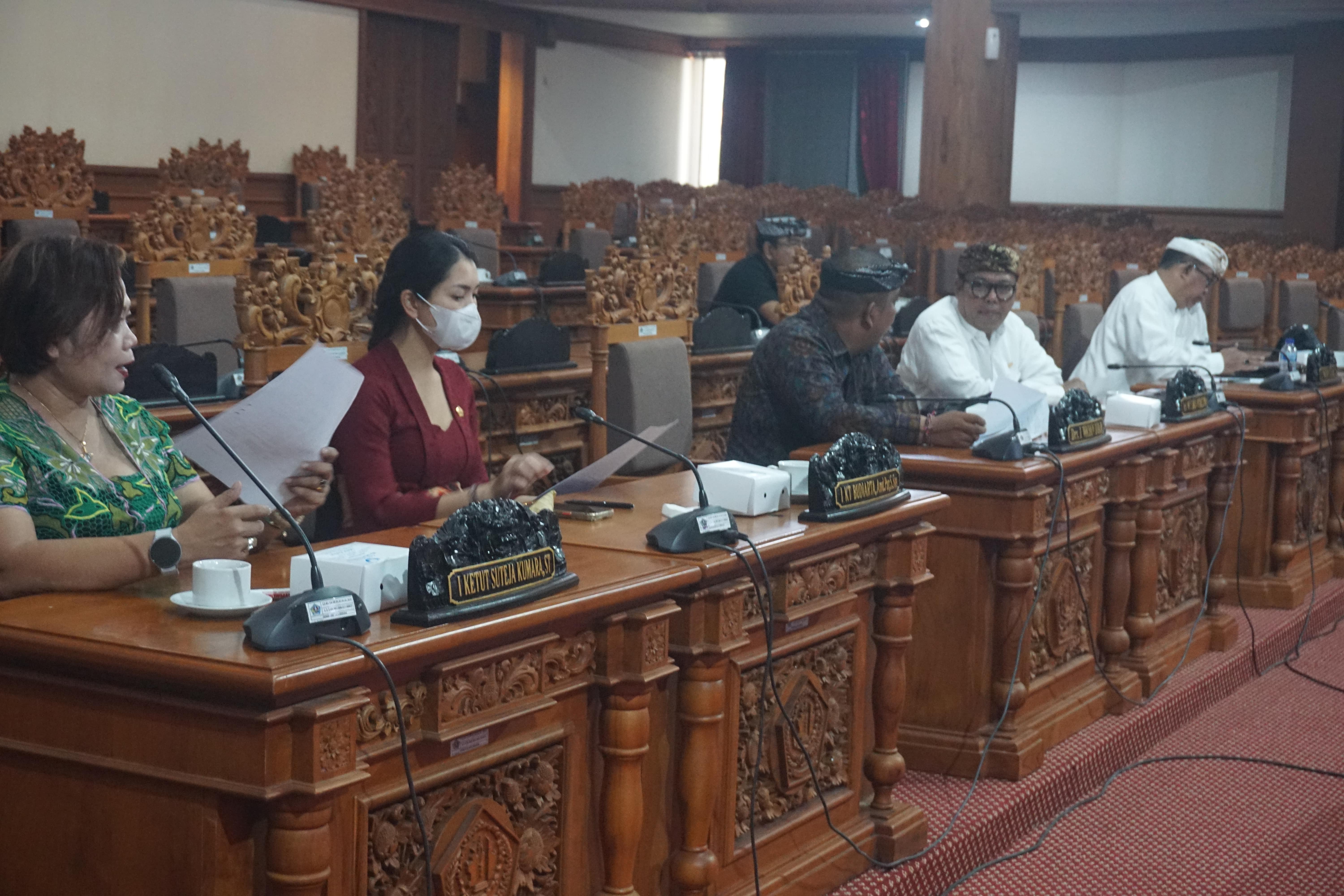 JANUARI 2025, BANMUS DPRD KOTA DENPASAR AGENDAKAN RAPAT KERJA KOMISI DENGAN PEMERINTAH BAHAS PROGRAM KERJA 