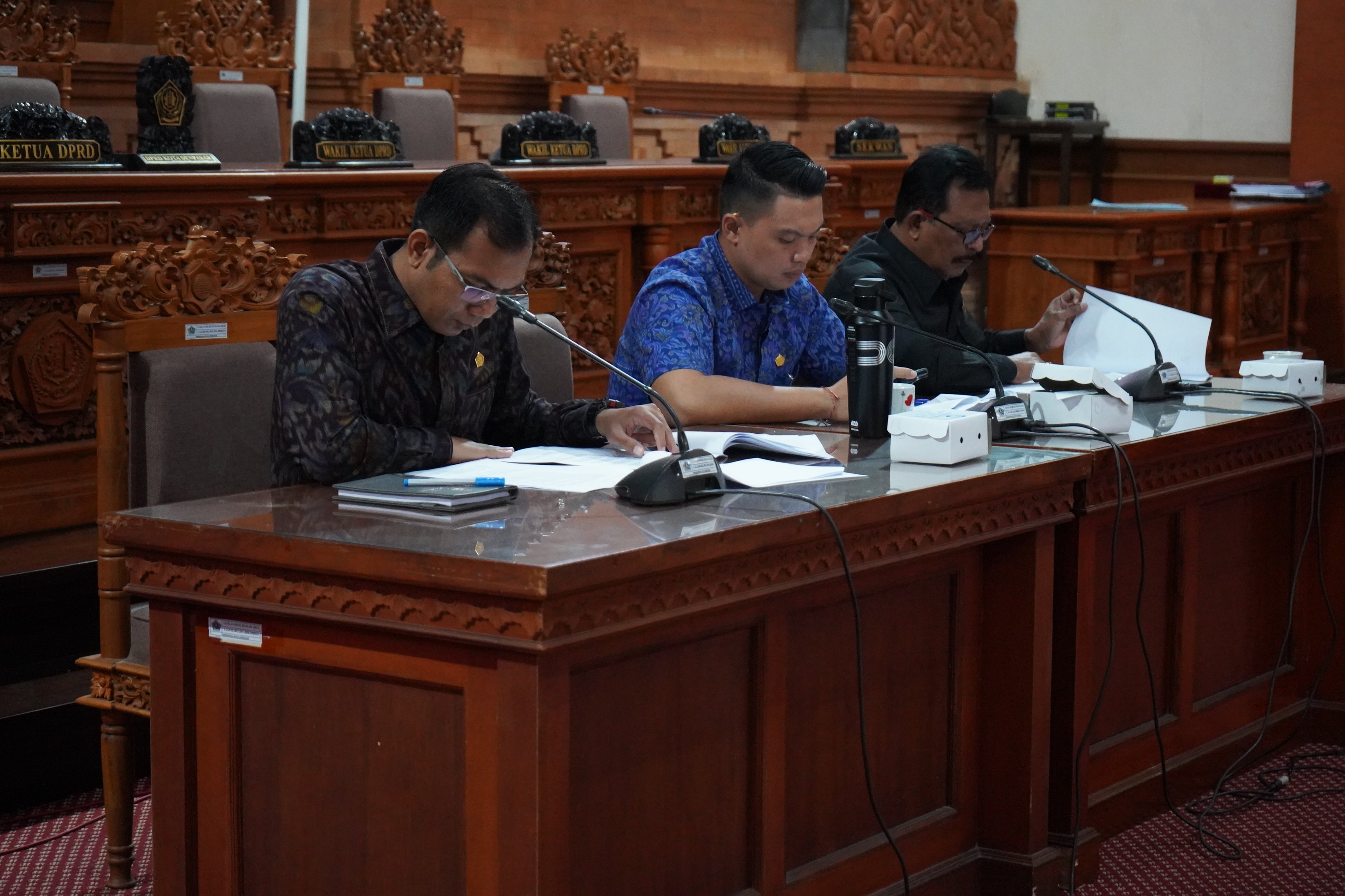 BAPEMPERDA SEPAKAT TINDAKLANJUTI RANPERDA PERUBAHAN ATAS PERDA TENTANG HAK KEUANGAN DAN ADMINISTRATIF PIMPINAN DAN ANGGOTA DPRD