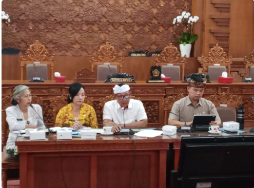 KOMISI II DPRD KOTA DENPASAR BAHAS RETRIBUSI TKA DAN OPTIMALISASI GEDUNG DNA