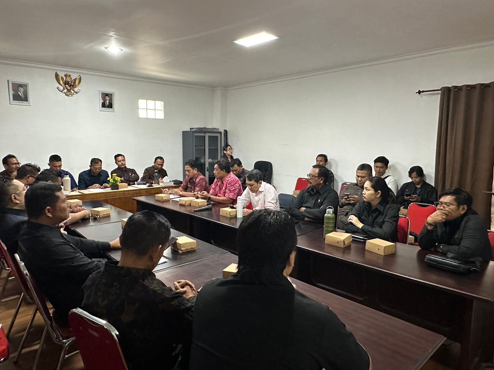 BAHAS KONDISI BANGUNAN PASAR BADUNG, KOMISI II DAN III DPRD KOTA DENPASAR KUNJUNGAN KERJA KE PERUMDA PASAR SEWAKADARMA