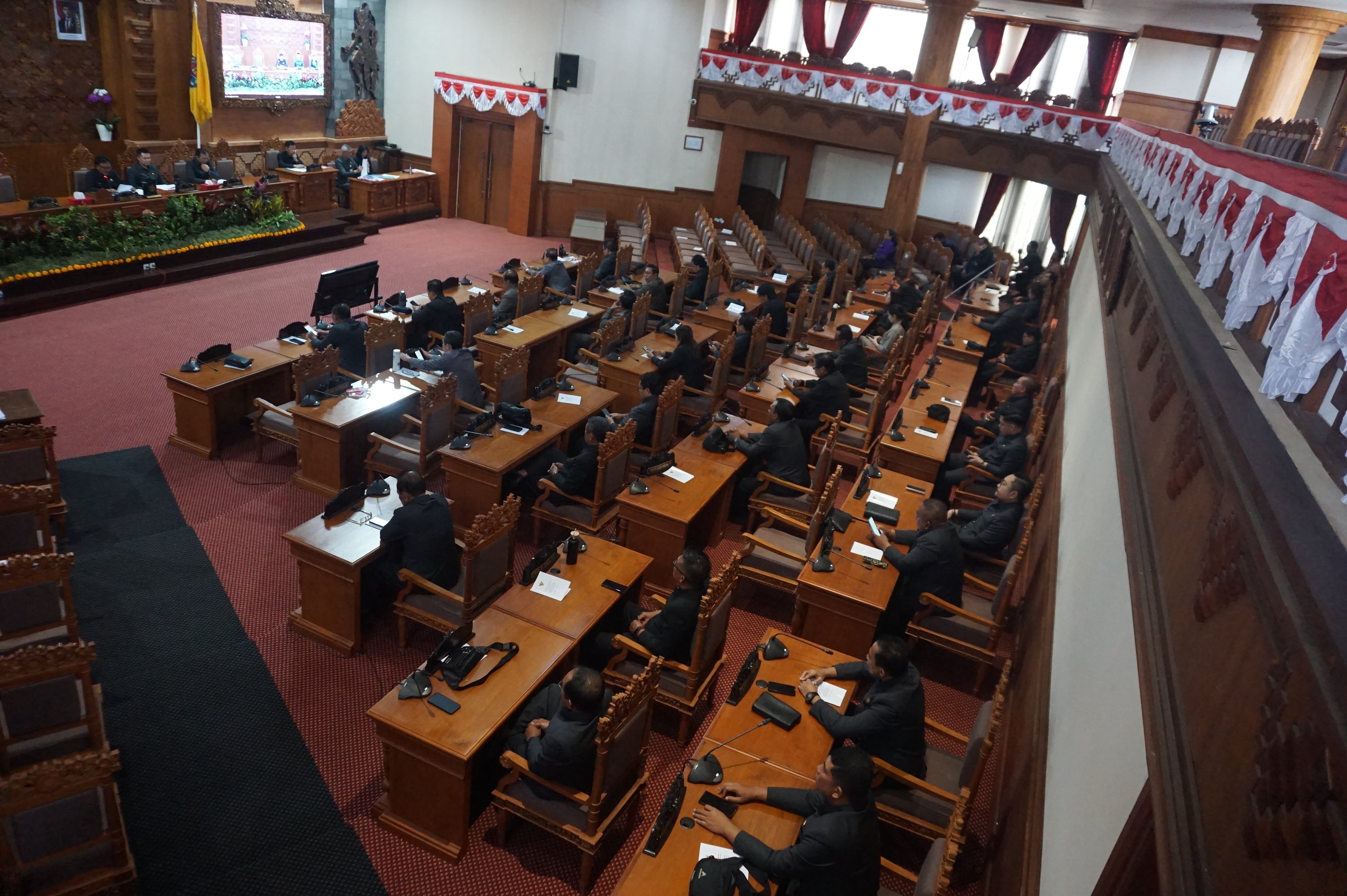 RAPAT PARIPURNA DPRD KOTA DENPASAR SEPAKATI TUGASKAN BAPEMPERDA BAHAS RANWAL RPJMD KOTA DENPASAR 2025-2029