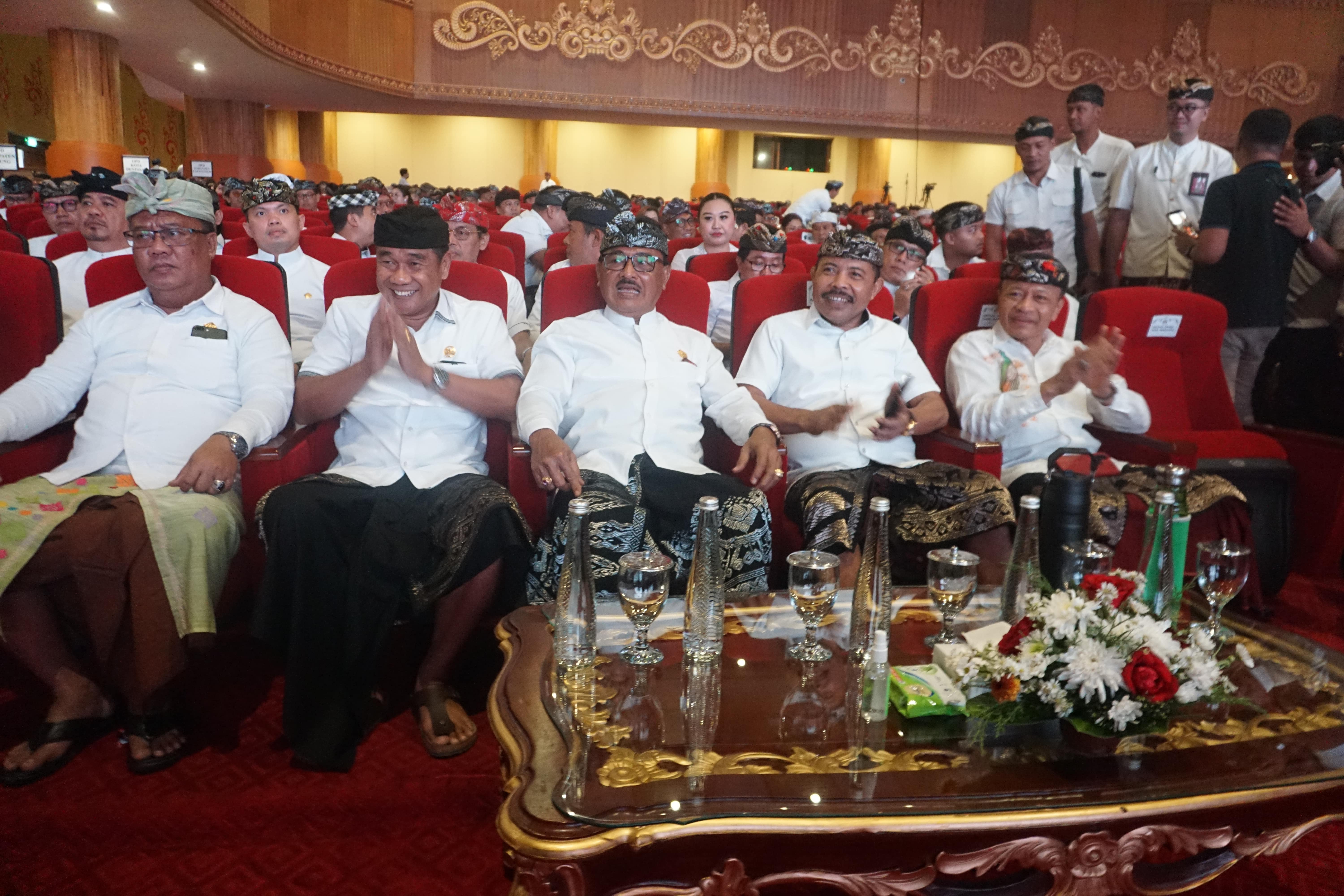 DPRD KOTA DENPASAR IKUTI RAPAT KOORDINASI PEMERINTAHAN DAERAH PROVINSI DAN KOTA KABUPATEN SE-BALI 