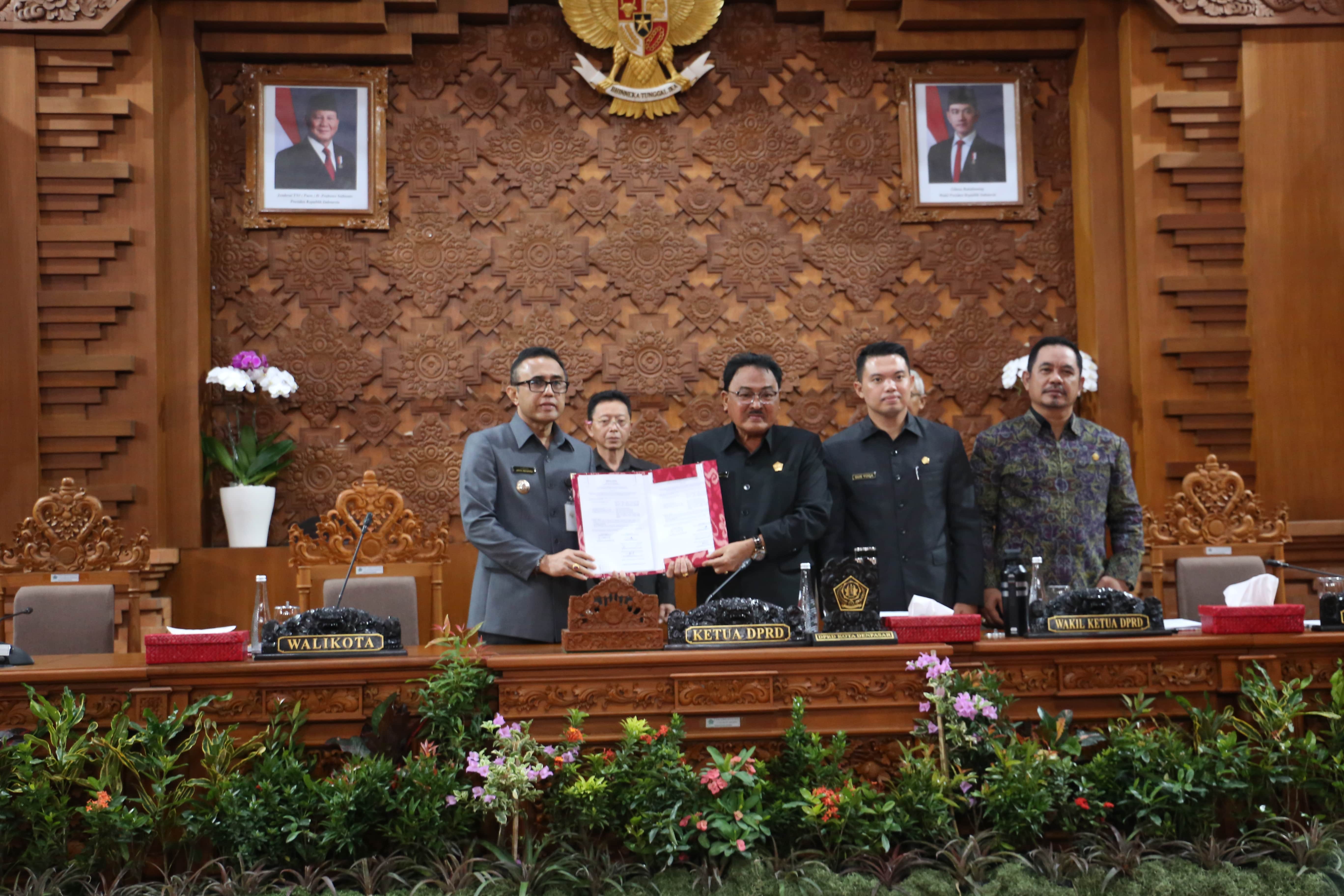 SELURUH FRAKSI DPRD KOTA DENPASAR SETUJUI PERUBAHAN APBD KOTA DENPASAR TA 2025