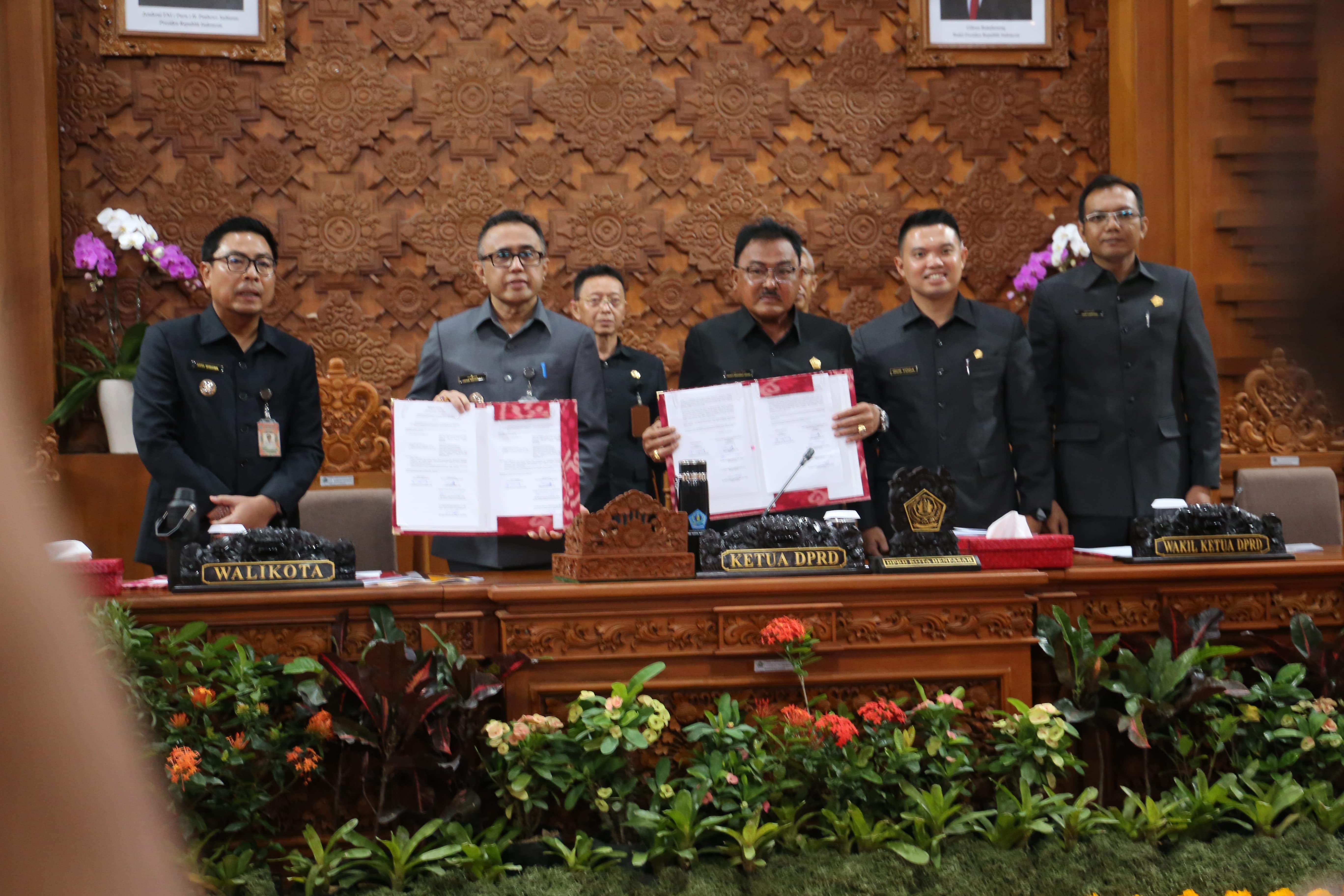  SELURUH FRAKSI DPRD KOTA DENPASAR SETUJUI RAPERDA KOTA DENPASAR TENTANG PERTANGGUNGJAWABAN APBD TA 2024 DAN RANCANGAN PERUBAHAN KUA-PPAS APBD TAHUN ANGGARAN 2025