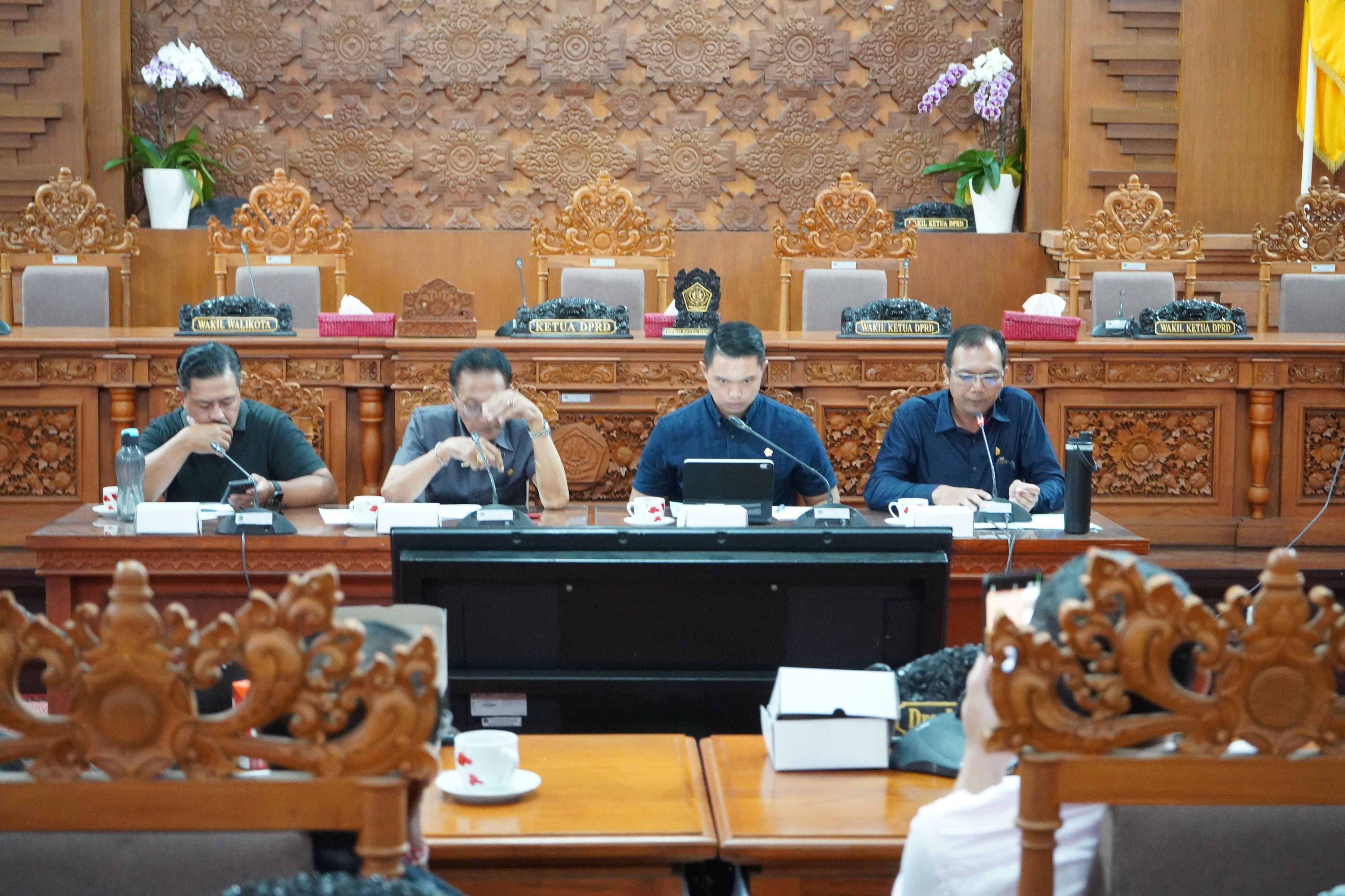 DPRD KOTA DENPASAR BAHAS PERSOALAN TATA RUANG DAN KECELAKAAN AKIBAT KABEL TELEKOMUNIKASI