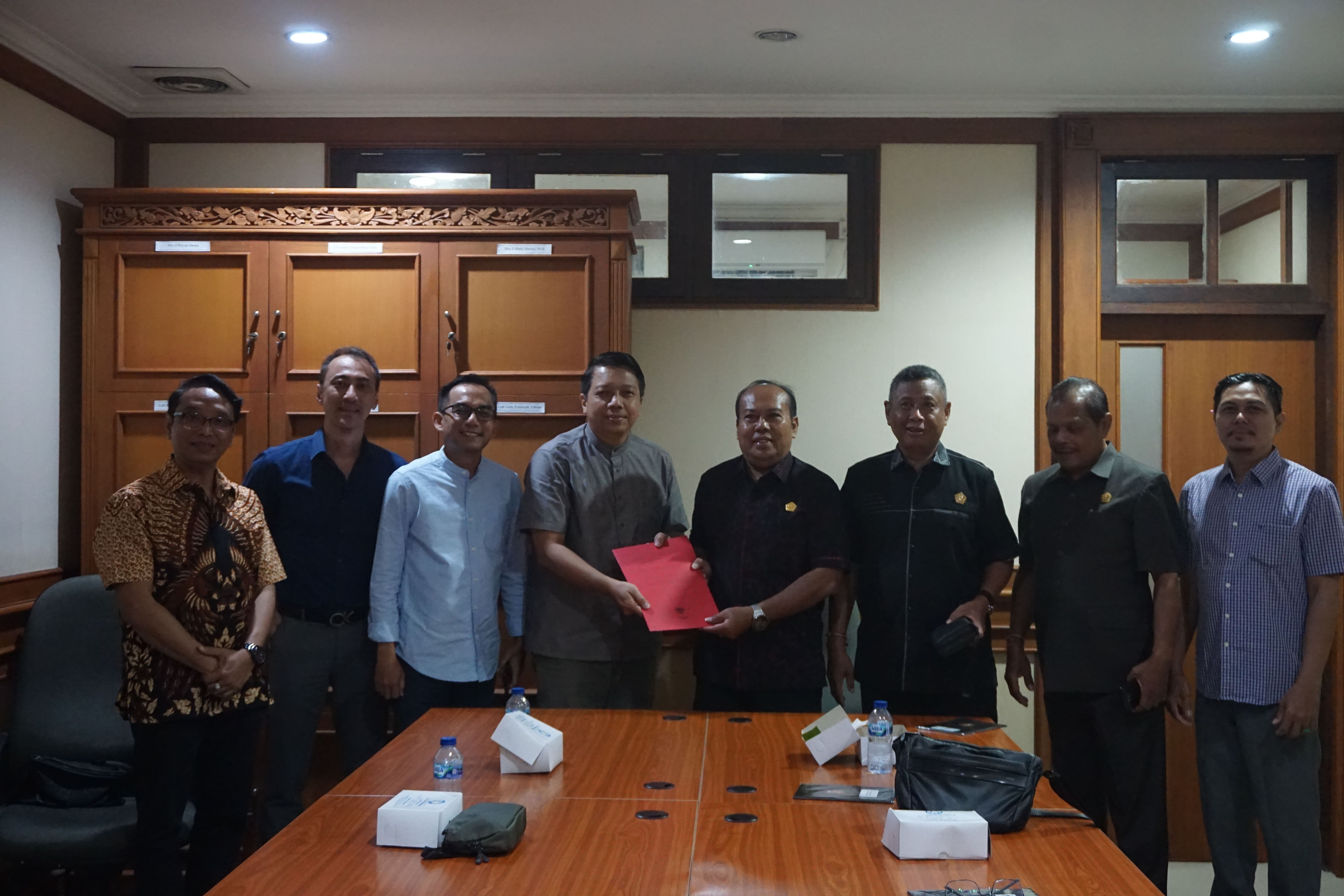KOMISI IV DPRD KOTA DENPASAR TERIMA AUDENSI DARI GBI DENPASAR LEMBAH PUJIAN