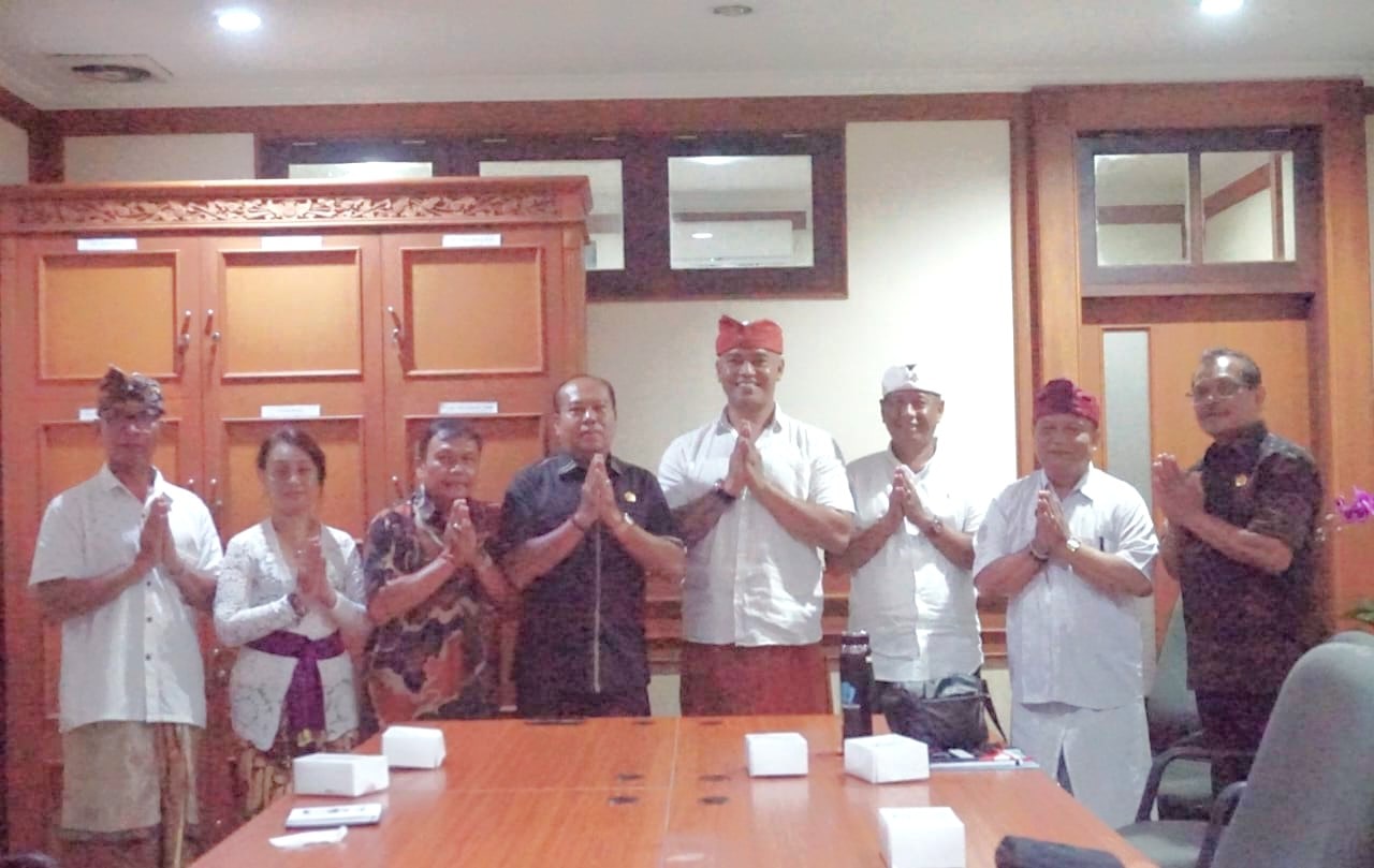 KOMISI IV DPRD TERIMA AUDENSI PENGURUS PERSATUAN BINARAGA FITNESS INDONESIA (PBFI) KOTA DENPASAR 