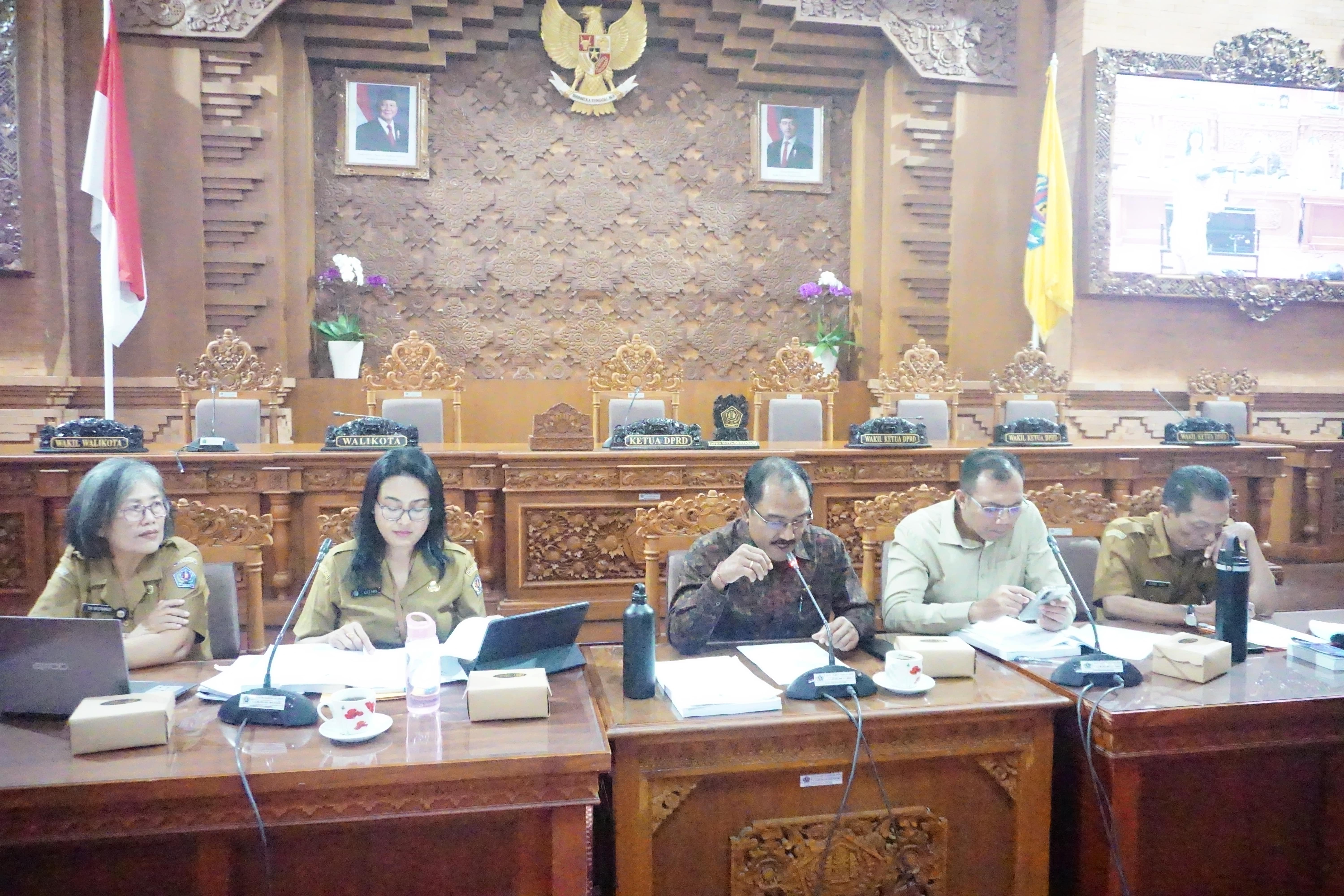PANSUS I DPRD KOTA DENPASAR UNDANG PEMERINTAH BAHAS RANPERDA GRAND DESIGN PEMBANGUNAN KEPENDUDUKAN TAHUN 2025-2045