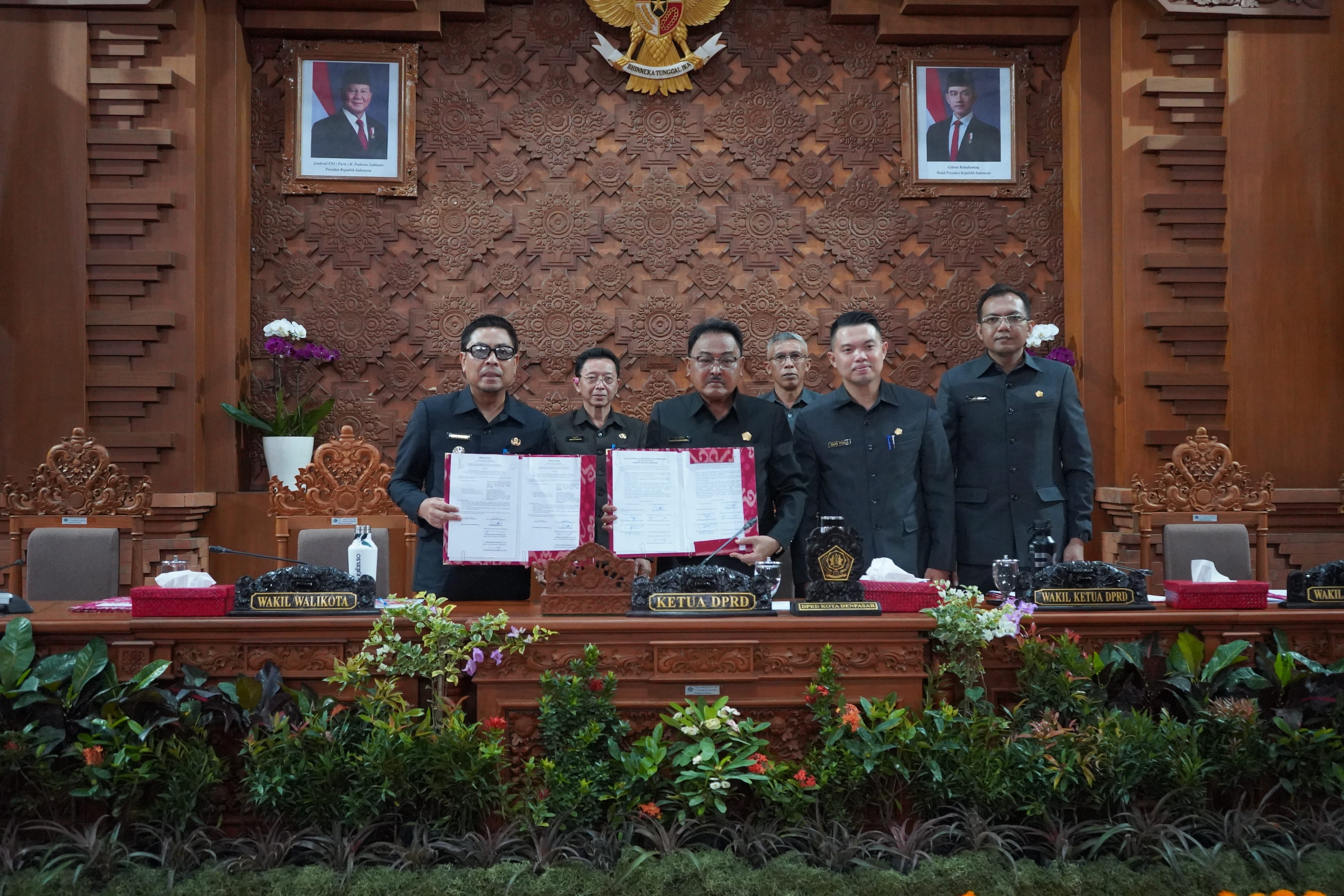 RAPERDA PERUBAHAN ATAS PERDA PAJAK DAN RETRIBUSI DAERAH DISETUJUI SELURUH FRAKSI DPRD KOTA DENPASAR