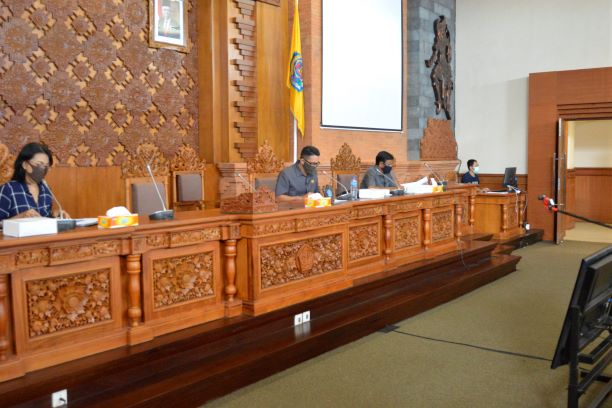 RAPAT KERJA PANSUS IX TENTANG PENYERTAAN MODAL PADA PERUMDA AIR MINUM TIRTA SEWAKADARMA