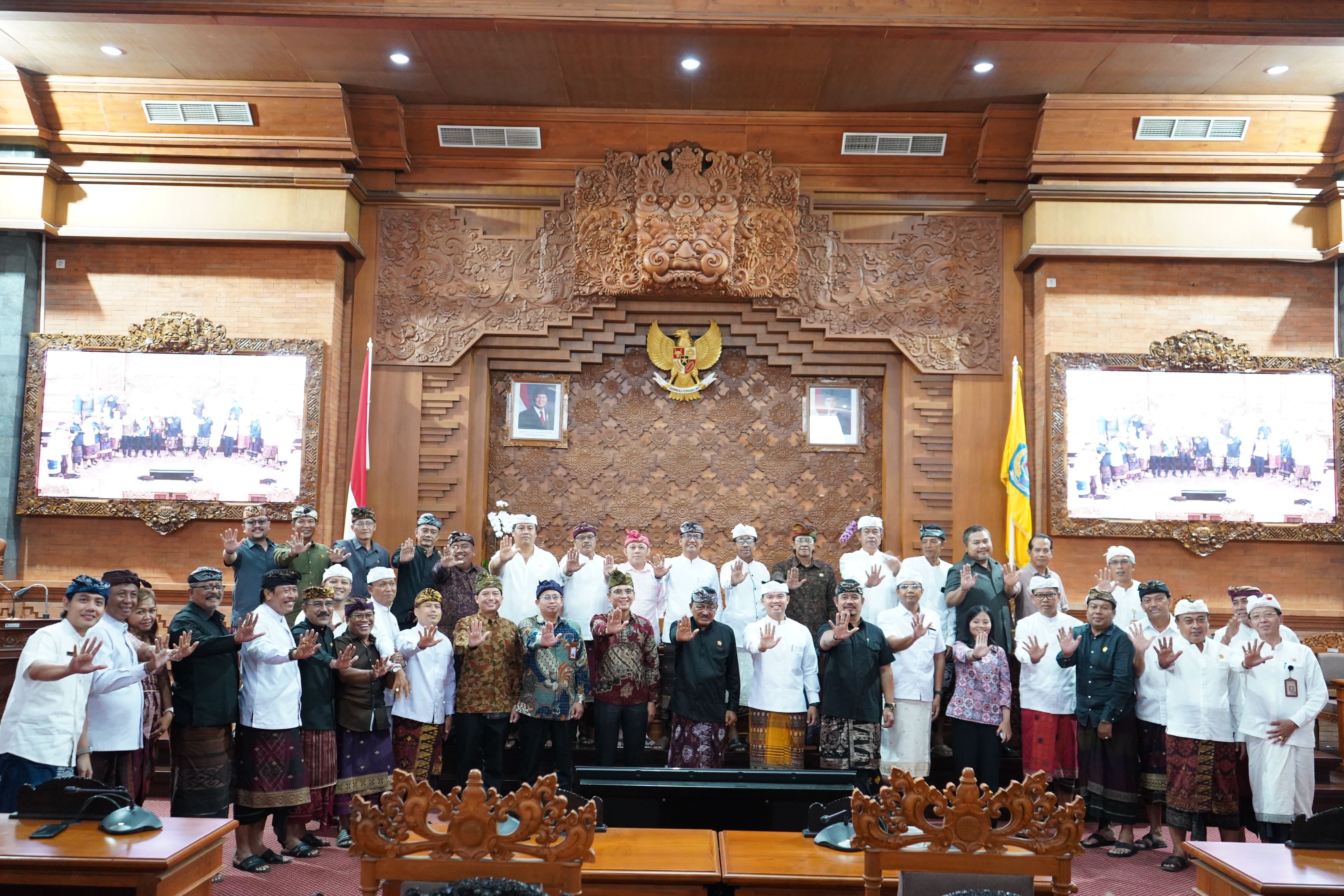 RAKOR PEMBERANTASAN KORUPSI DAN PENGUATAN TATA KELOLA PEMERINTAHAN DAERAH DIGELAR DI DPRD KOTA DENPASAR