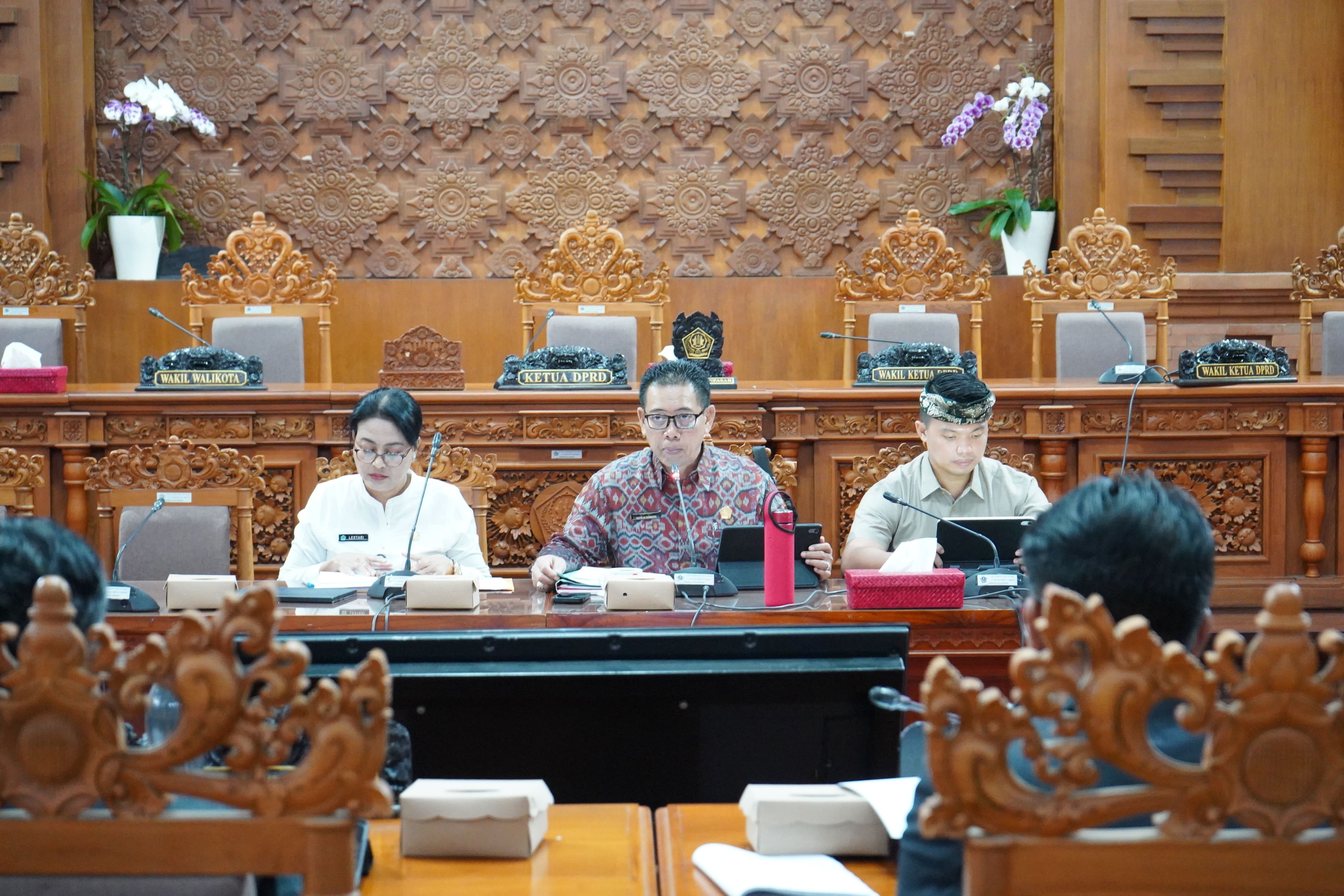 PANSUS IV DPRD KOTA DENPASAR LANJUTKAN PEMBAHASAN RANPERDA PENYELENGGARAAN SJUT-IPT