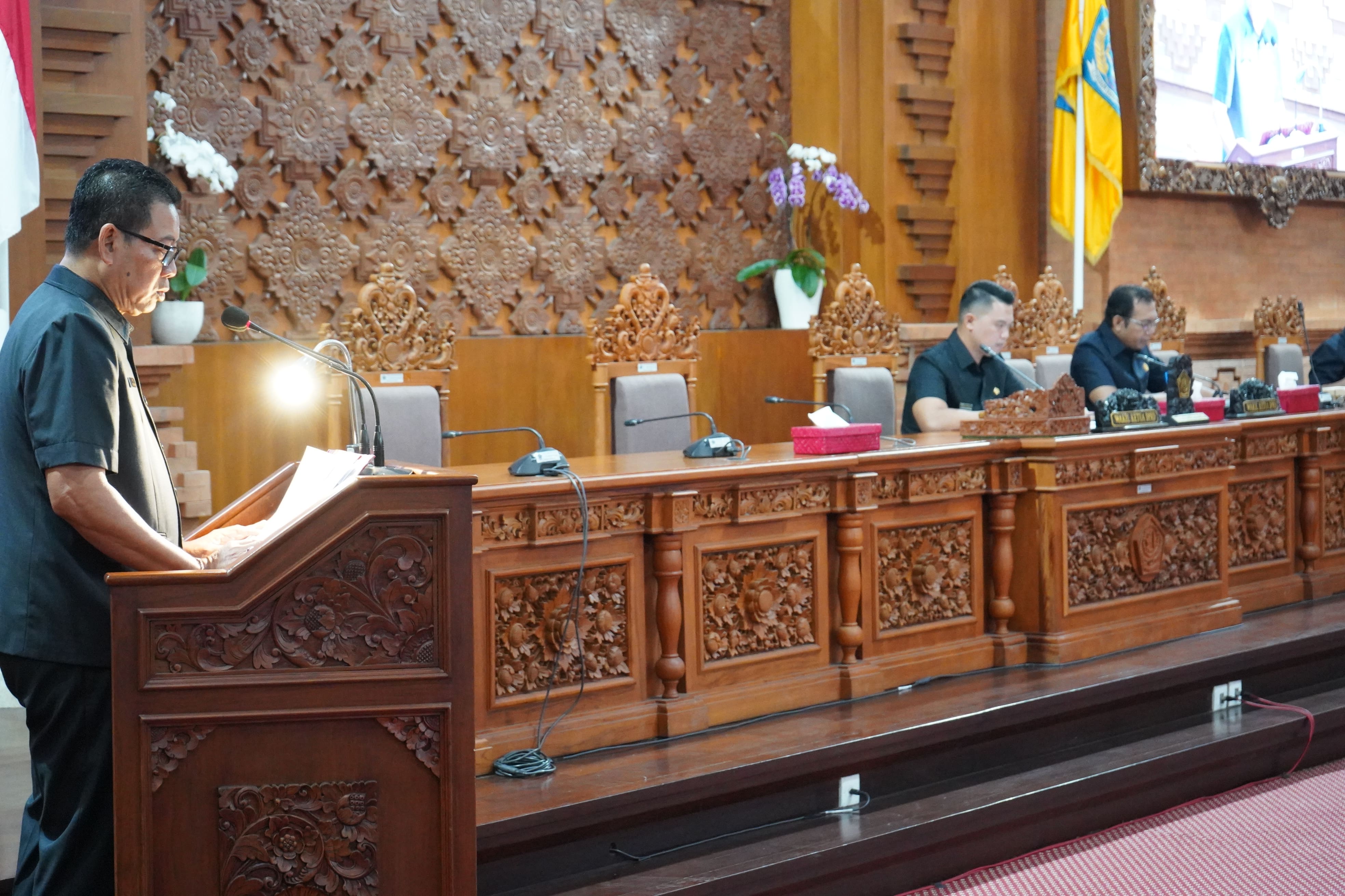 PANSUS IV, V, DAN VI DPRD KOTA DENPASAR SAMPAIKAN LAPORAN PEMBAHASAN TIGA RANPERDA
