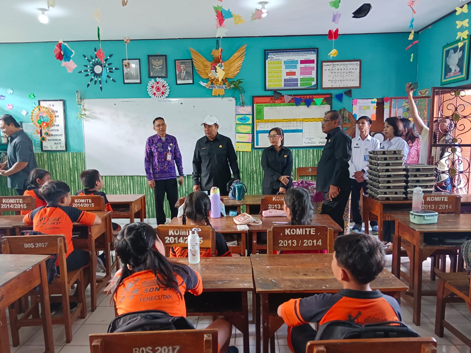 KOMISI III DAN IV DPRD KOTA DENPASAR MENINJAU PELAKSANAAN MBG DI SDN 27 PEMECUTAN SERTA PEMBANGUNAN DI SDN 32 PEMECUTAN