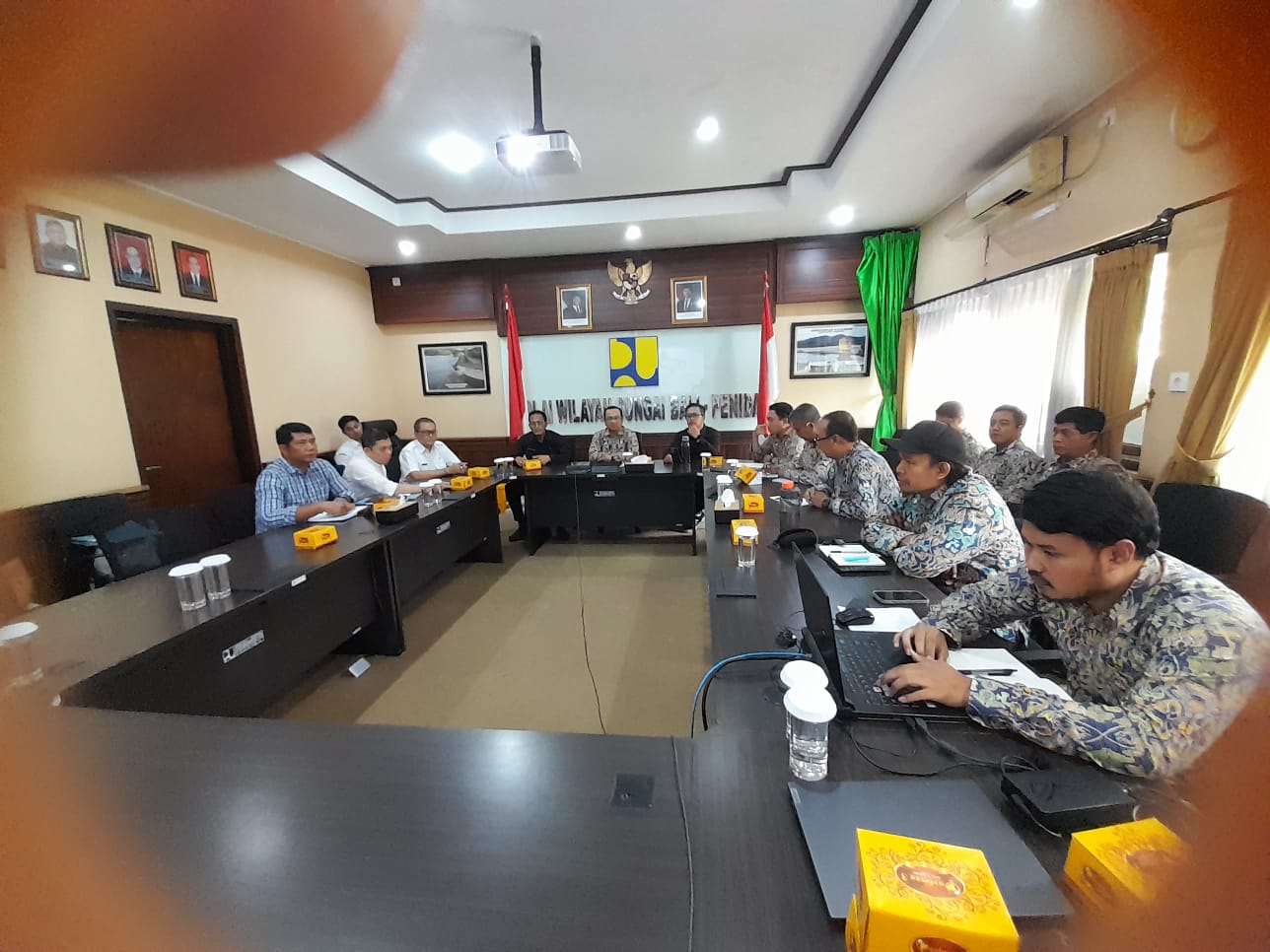 DATANGI BWS, DPRD DENPASAR DORONG PENANGANAN DARURAT ABRASI MUNTIG SIDAKARYA DAN NORMALISASI SUNGAI