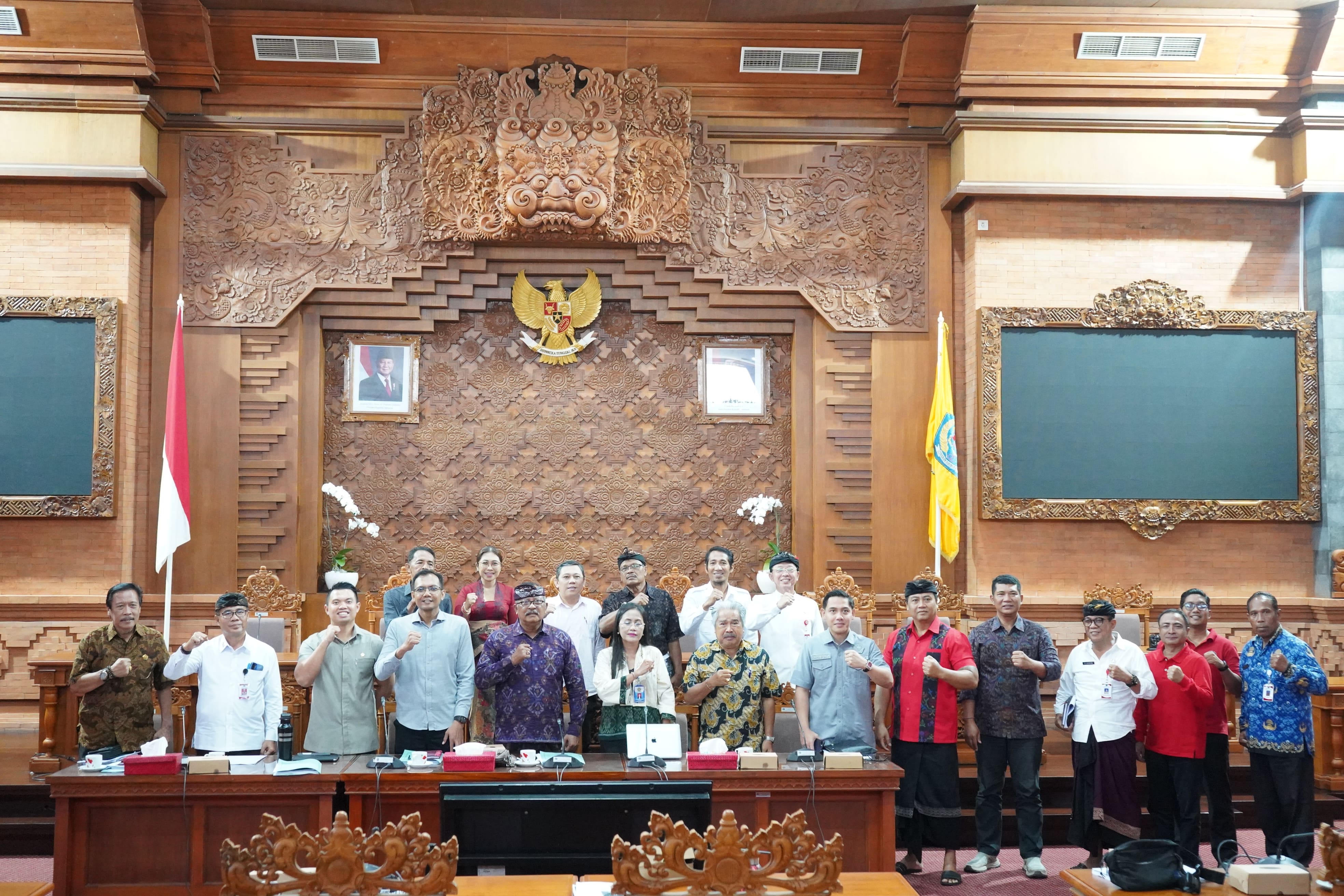 Bapemperda DPRD Kota Denpasar Menggelar Rapat Kerja Membahas Ranperda Inisiatif Tentang Pencegahan, Penanggulangan Bahaya Kebakaran, dan Penyelamatan