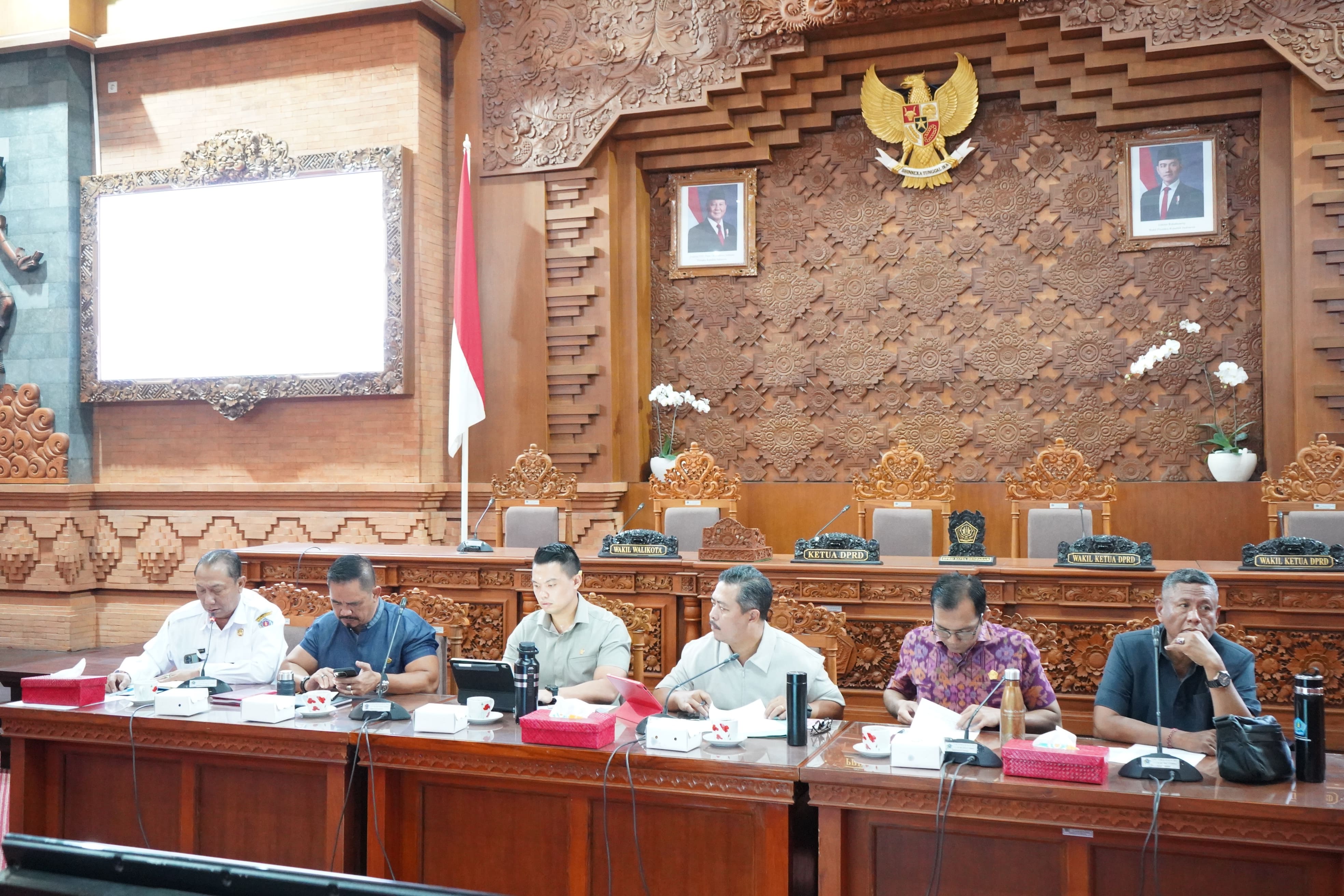 DPRD DENPASAR DORONG PERCEPATAN RENOVASI SEKOLAH DAN PENAMBAHAN ROMBEL UNTUK PENUHI KEBUTUHAN PENDIDIKAN